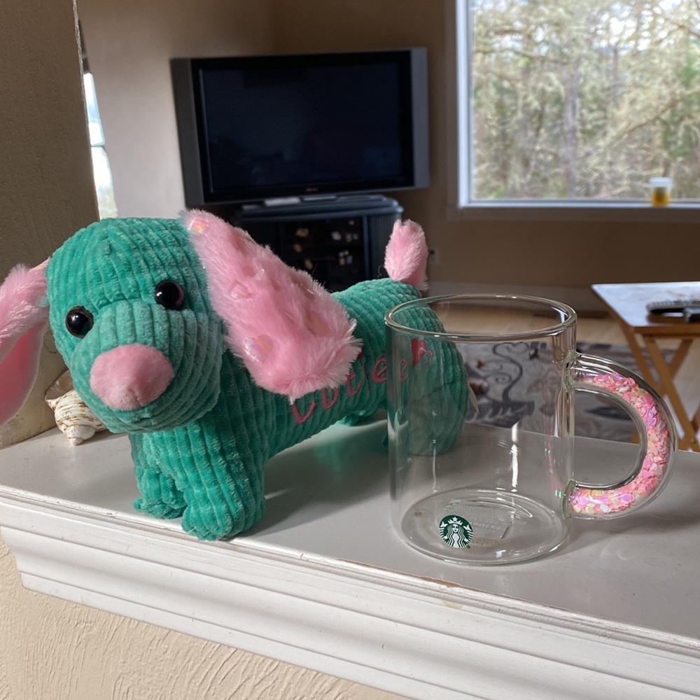 COPY - 💝 New Starbucks pink heart confetti Valentine’s Day 2022 clear mug